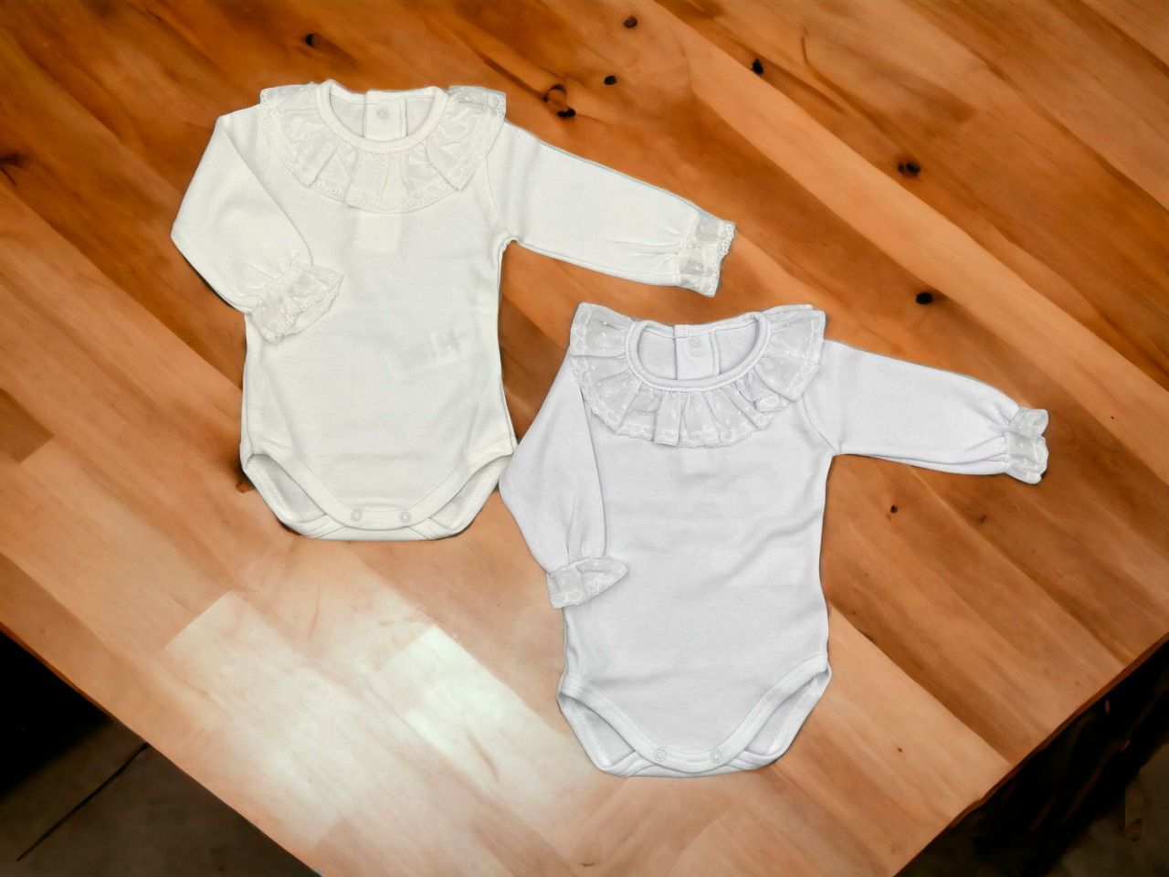 Bodies algodón cuello y puño plumeti CALAMARO.