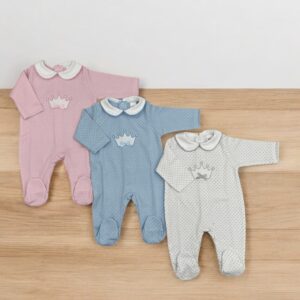 Pijama algodón cuello bebé corona.