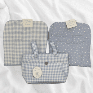 Conjunto bolso y colchoneta silla paseo reversible Marca Denene.