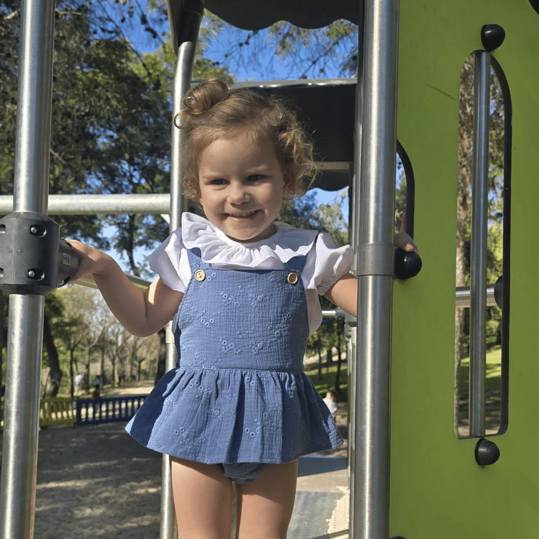 Peto bambula perforado cubre pañal volante infantil bebé.
