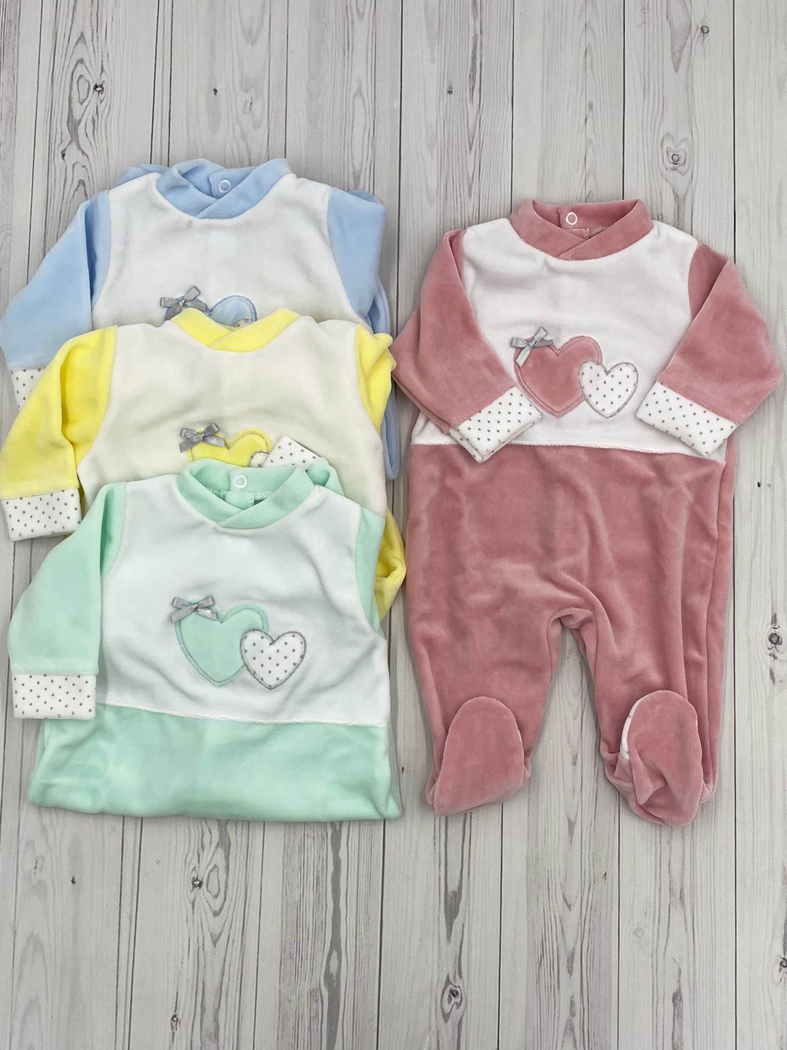 Pijamas terciopelo corazones.