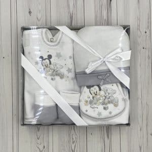 Set de recién nacido DISNEY cinco piezas algodón 100%.