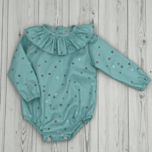 Pelele verde estampado estrella cuello volante Masan Bebé.