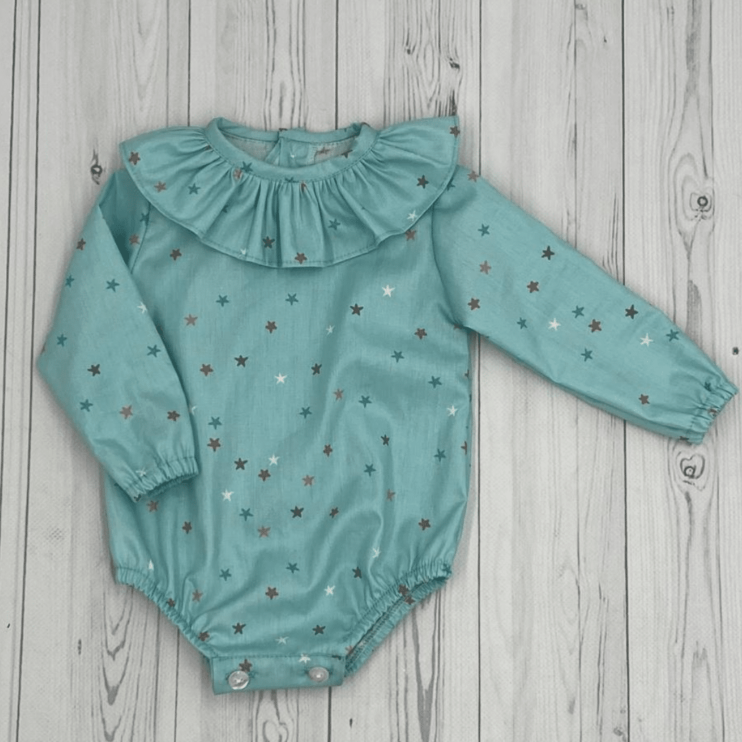 Pelele verde estampado estrella cuello volante Masan Bebé.