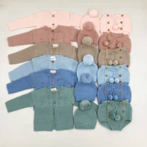 Conjunto lana rebeca gorro pompón cubre pañal RF/350